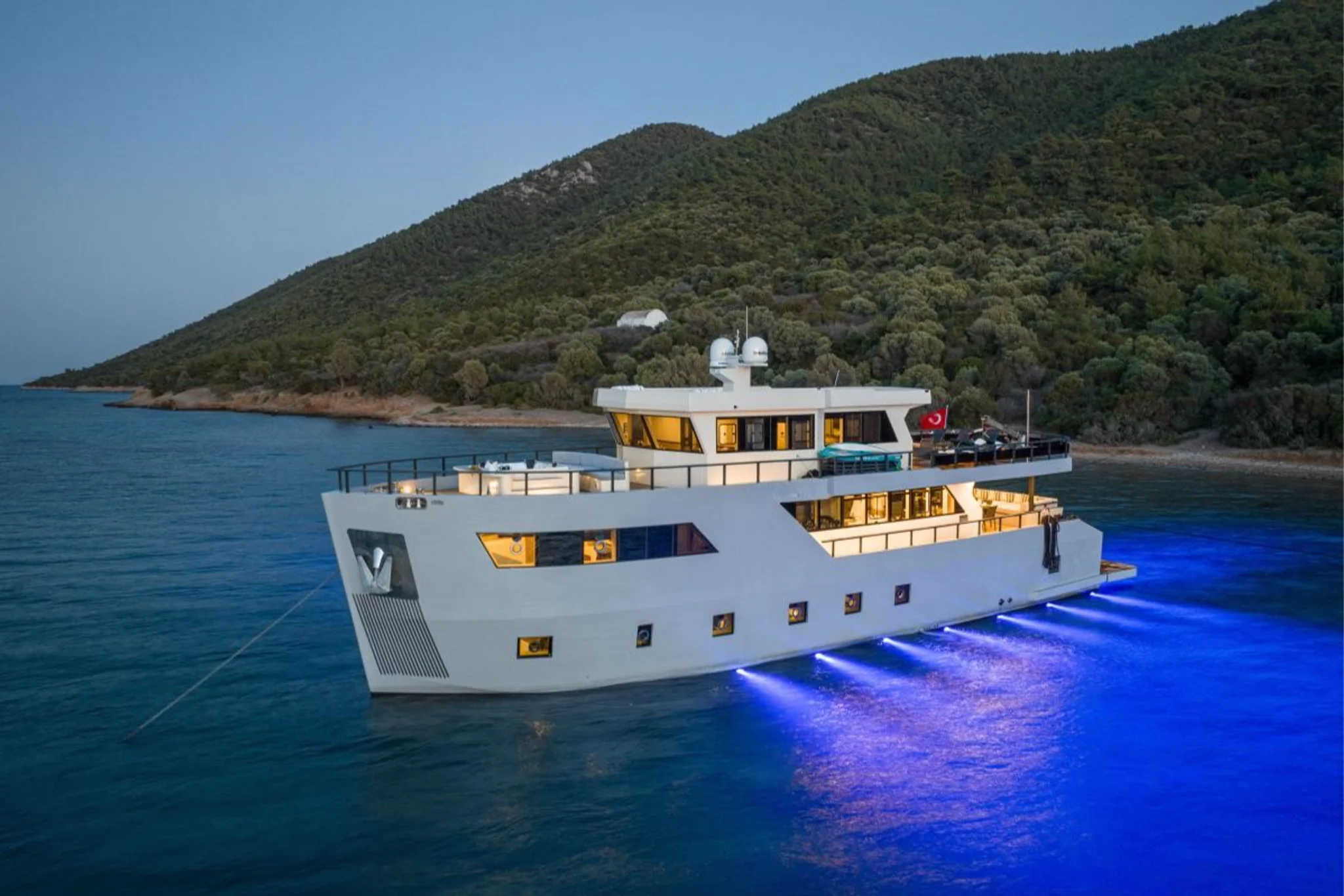 CALM DOWN yacht